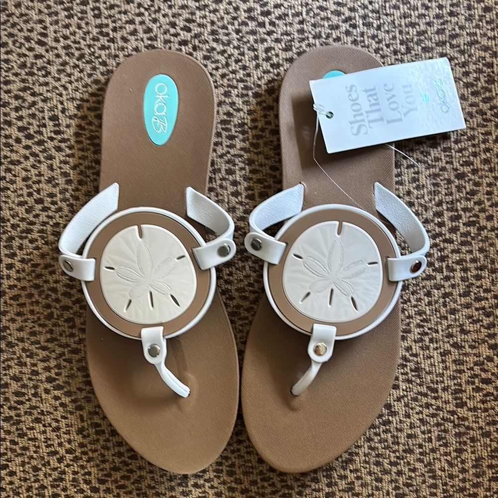 NWT White and Brown Sand Dollar Sandals